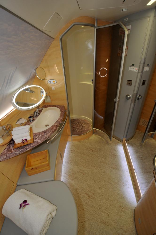 emirates-airbus-a380-first-class-shower