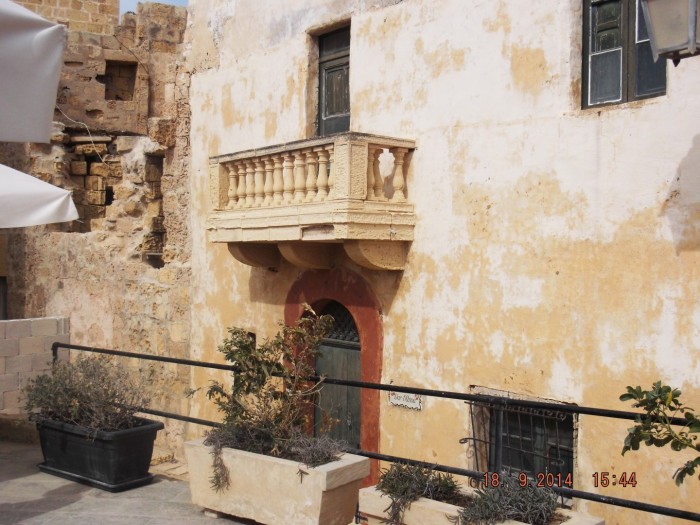Una din putinele case locuite din Citadella